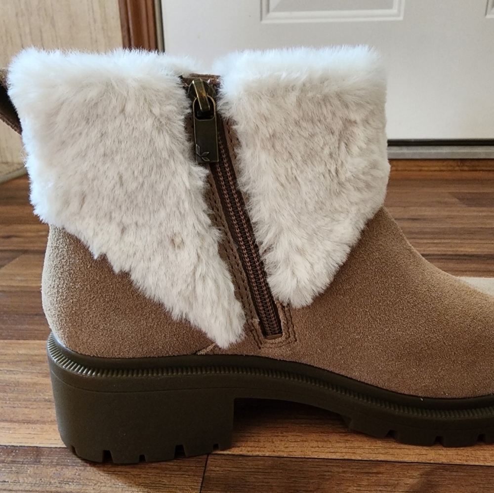 Like New Ugg Koolaburra Berea Fuzz Ankle Boot - image 8